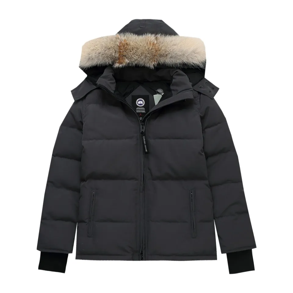 P840 Canada Goose Canada Goose #Expedition04 Parker, a treasure of Canadian origin! Limited supply worldwide! Canada Goose Model 04 is a top-notch couple model. The polar cold-proof outdoor series fur collar detachable hooded parka down jacket is the first Goose in 2024. I hope my partners will like it. Peak quality. I hope everyone can identify it together! The most popular cool items of the Big Goose family in 2024 are online. The same popular product of Yi Yang Qianxi is said to be a joint limited edition Big Goose that cannot be bought in autumn and winter. If you dislike the sameness of the Big Goose in the past, then this model will definitely give you a different experience! This year's most powerful couple's collection for autumn and winter is online, a top-notch luxurious ready-to-wear style, paired with an outdoor warm down jacket with great style and charm! The most standard and classic items of the Daye family in the past two years are equipped with unique reflective stripes for embellishment, which further shows the high-end fashion performance effect. With the embellishment of hardware buckles, it has excellent performance effect. The upper body is clean, simple and elegant, even for urban leisure. It is suitable for various occasions. Designed with large pockets, this model has a large capacity and is equipped with reflective stripes, making it safer at night. It is suitable for various adventure activities. It is made of windproof and waterproof technical materials. The interior is filled with full white duck down, which is absolutely cold-proof and warm. It also has a stand-up collar design and fine fluff at the collar, with meticulous attention to detail! The charm of this model is also more spiritual, and the upper body has more temperament and specifications. It perfectly shows the ultra-high standard of fashionable performance of this model, integrating outdoor and life, and you can even create high-street wear! The most pinnacle limited-edition goose that we have presented so far, both in terms of design and detailed materials, it is completely outstanding. The grand and evergreen version design is matched with cool reflective elements. The overall appearance can be said to be quite high, and it has that kind of powerful outdoor performance! It combines high-end casual attributes with high-street style. It is high-grade, domineering, warm, and beautiful. The visibility of the upper body is quite strong, and the configuration of the owl element is highly brand-recognizable. The overall brand performance and visual effects are fully enhanced, and it also has the high-end sense of fashion and fashionable performance. It is a must-buy product because this is the most awesome down brand on the earth and one of Canada's three national treasure brands. It is also a very sentimental down luxury brand. In the field of polar cold-proof clothing, goose has made an irreplaceable contribution.. SIZE: XS S M L XL XXL Color: black, off-white, red, navy blue, gray